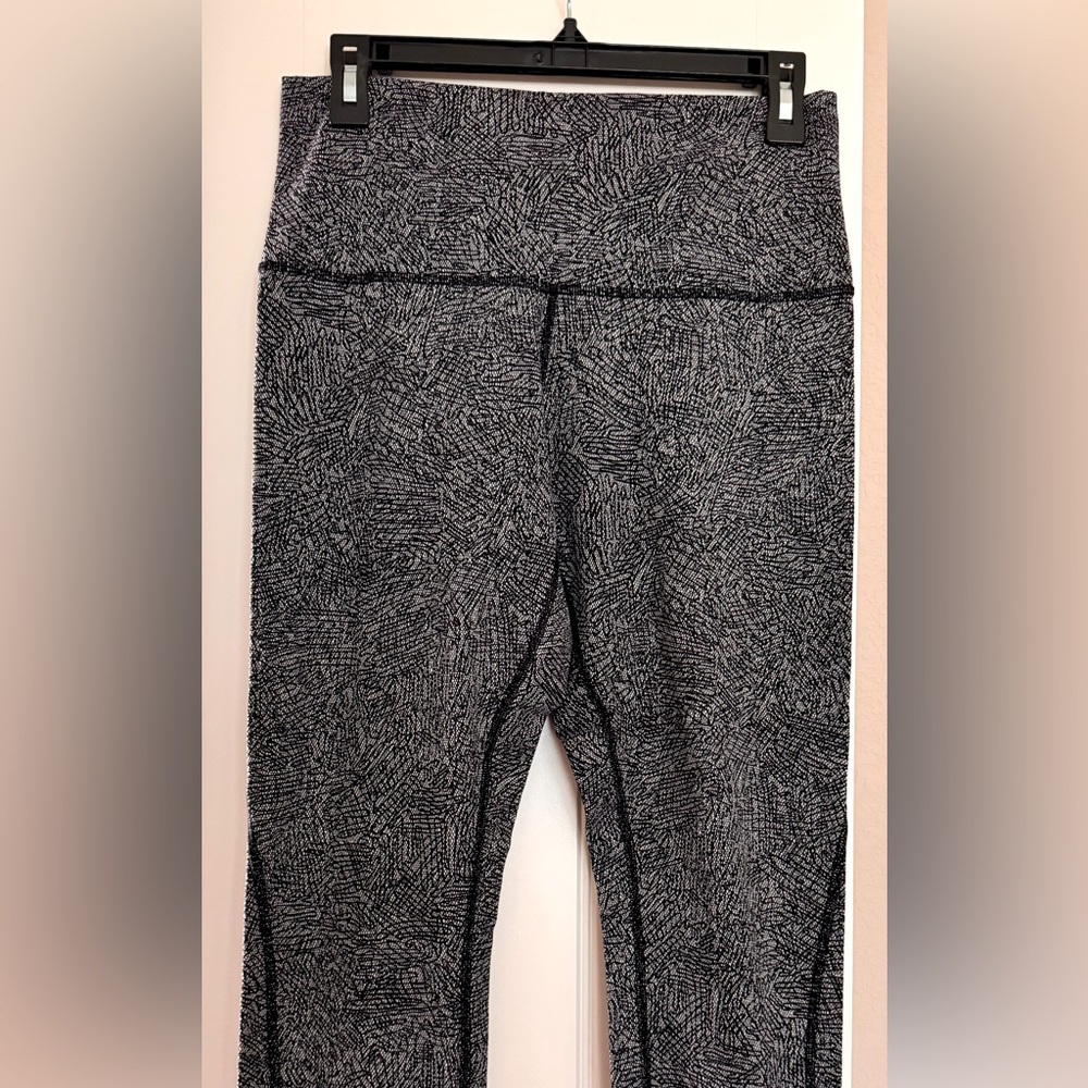 Cropped Lululemon leggings size 10